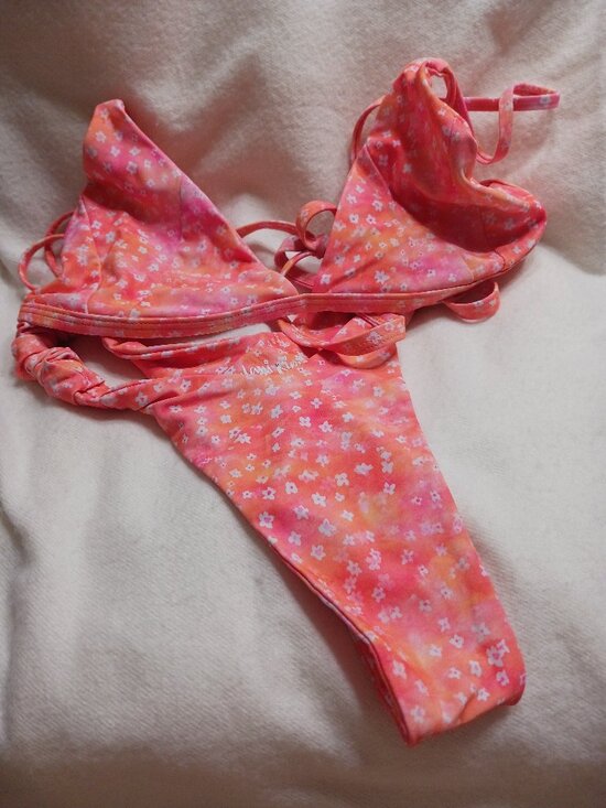 Kulani Kinis Other - Excellent Condition Kulani Kinis Orange Flower Bikini READ LG TOP MEDIUM BOTTOM